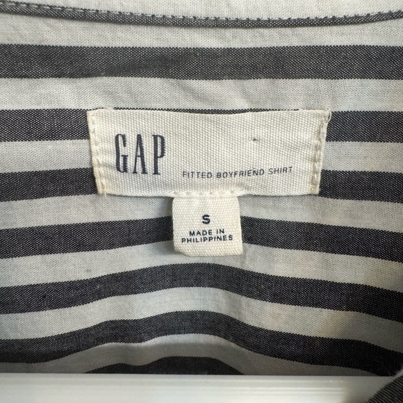 GAP Fitted Boyfriend Gray & White Stripe Button-Down Shirt | Size S - Picture 2 of 4